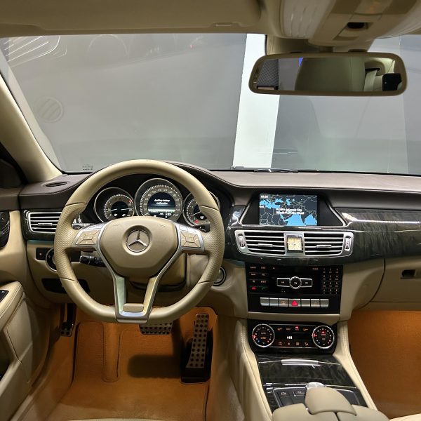 Mercedes Benz CLS 350 - Image 2