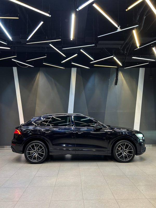 Audi Q8 S-Line, 2020 - Image 2