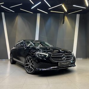 MERCEDES- BENZ E200