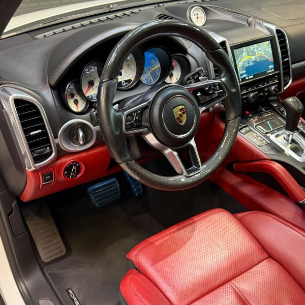Porsche Cayenne GTS 2016 - Image 13