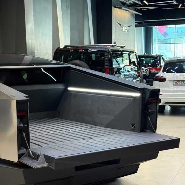 TESLA Cybertruck Series 2024 - Image 4