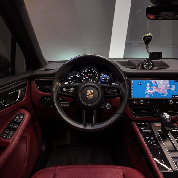 Porsche Macan T, 2023 - Image 10