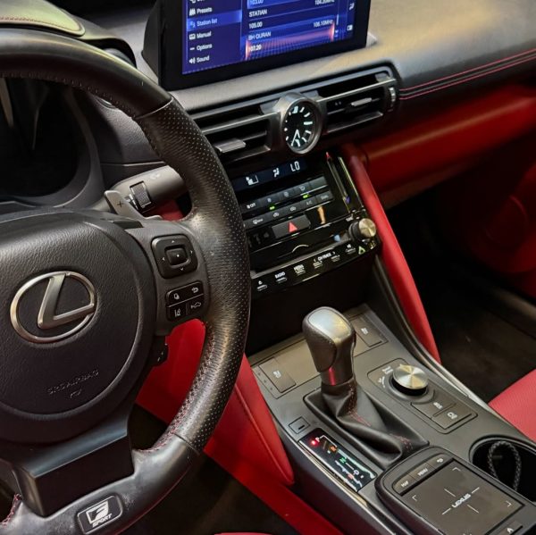Lexus IS350 F Sport 2023 - Image 9