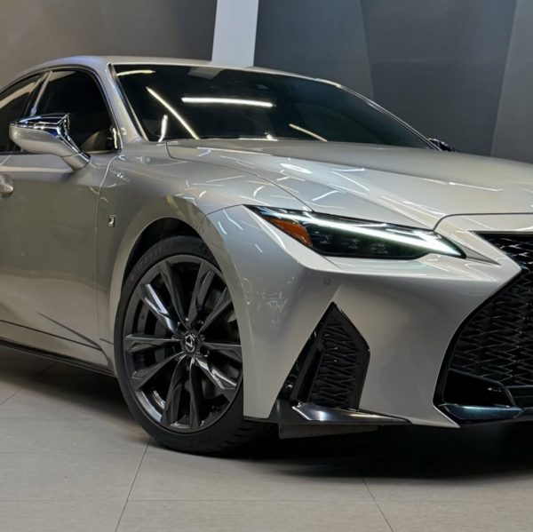 Lexus IS350 F Sport 2023 - Image 2