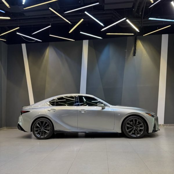 Lexus IS350 F Sport 2023 - Image 4