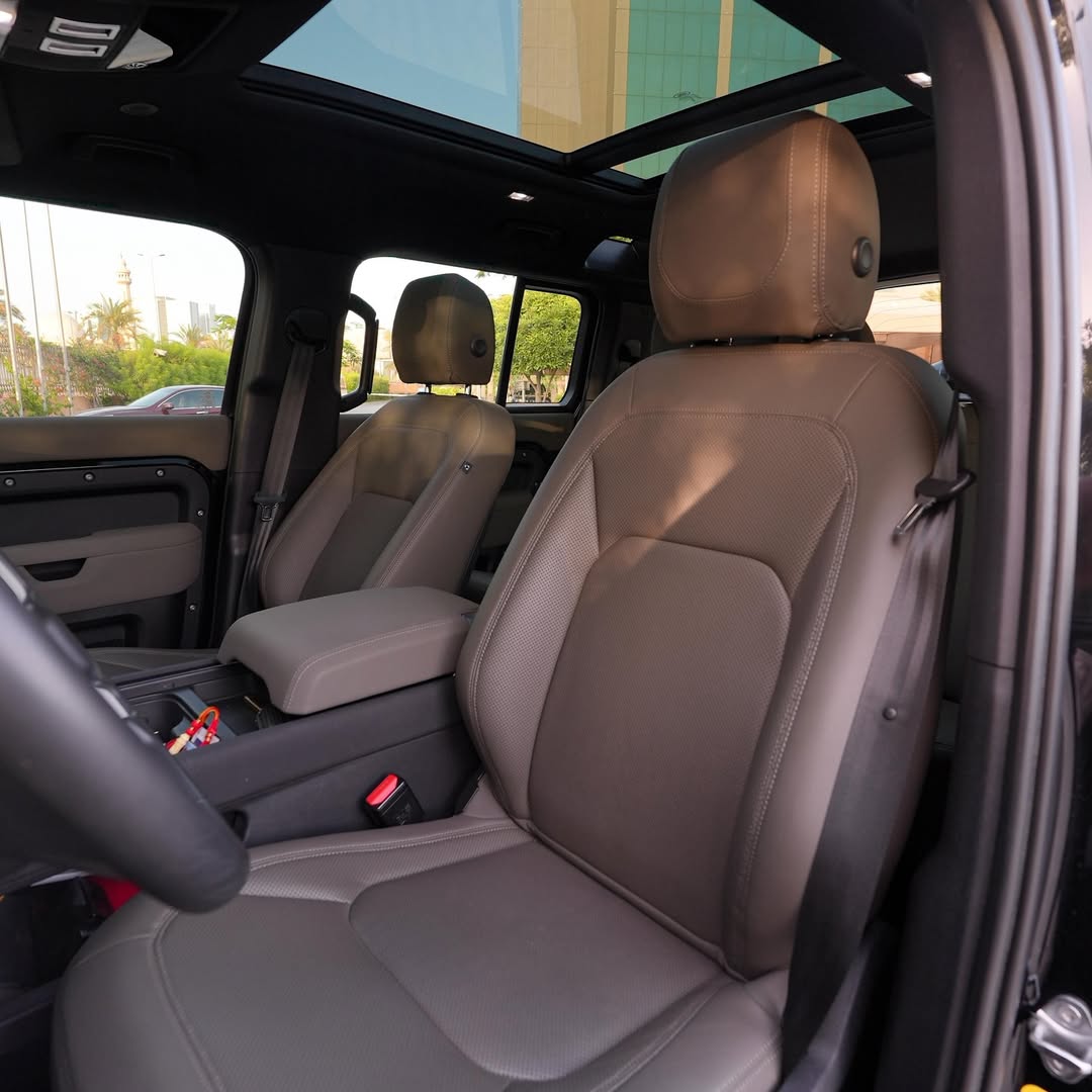 Land Rover-DEFENDER v4, X Dynamic 2023 - Image 8