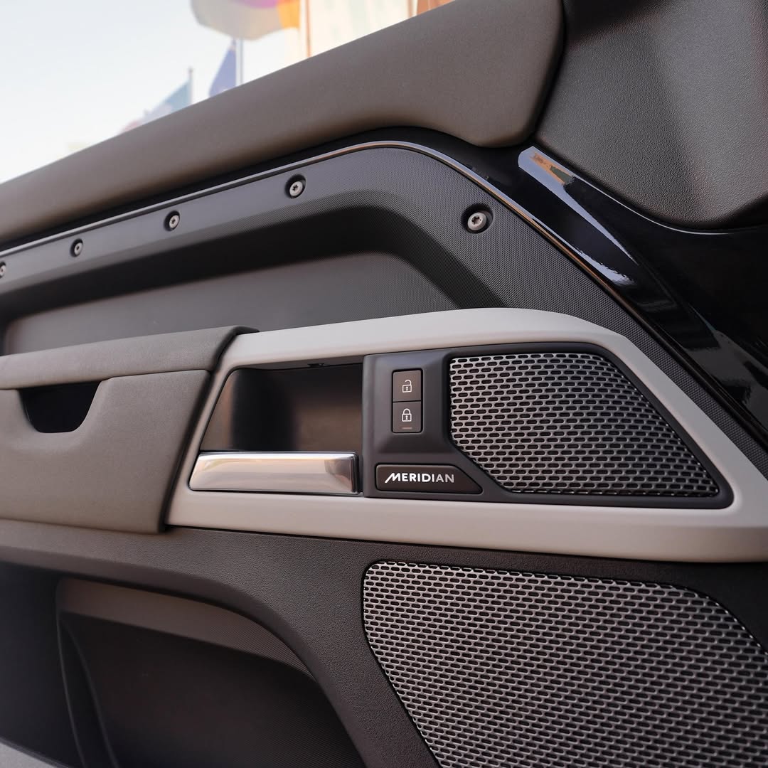 Land Rover-DEFENDER v4, X Dynamic 2023 - Image 6