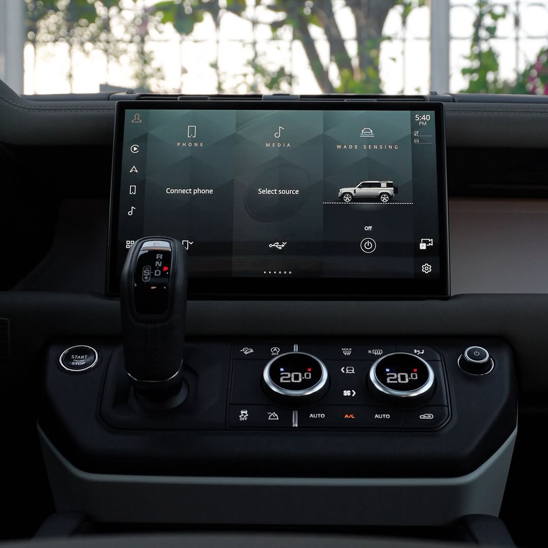Land Rover-DEFENDER v4, X Dynamic 2023 - Image 12