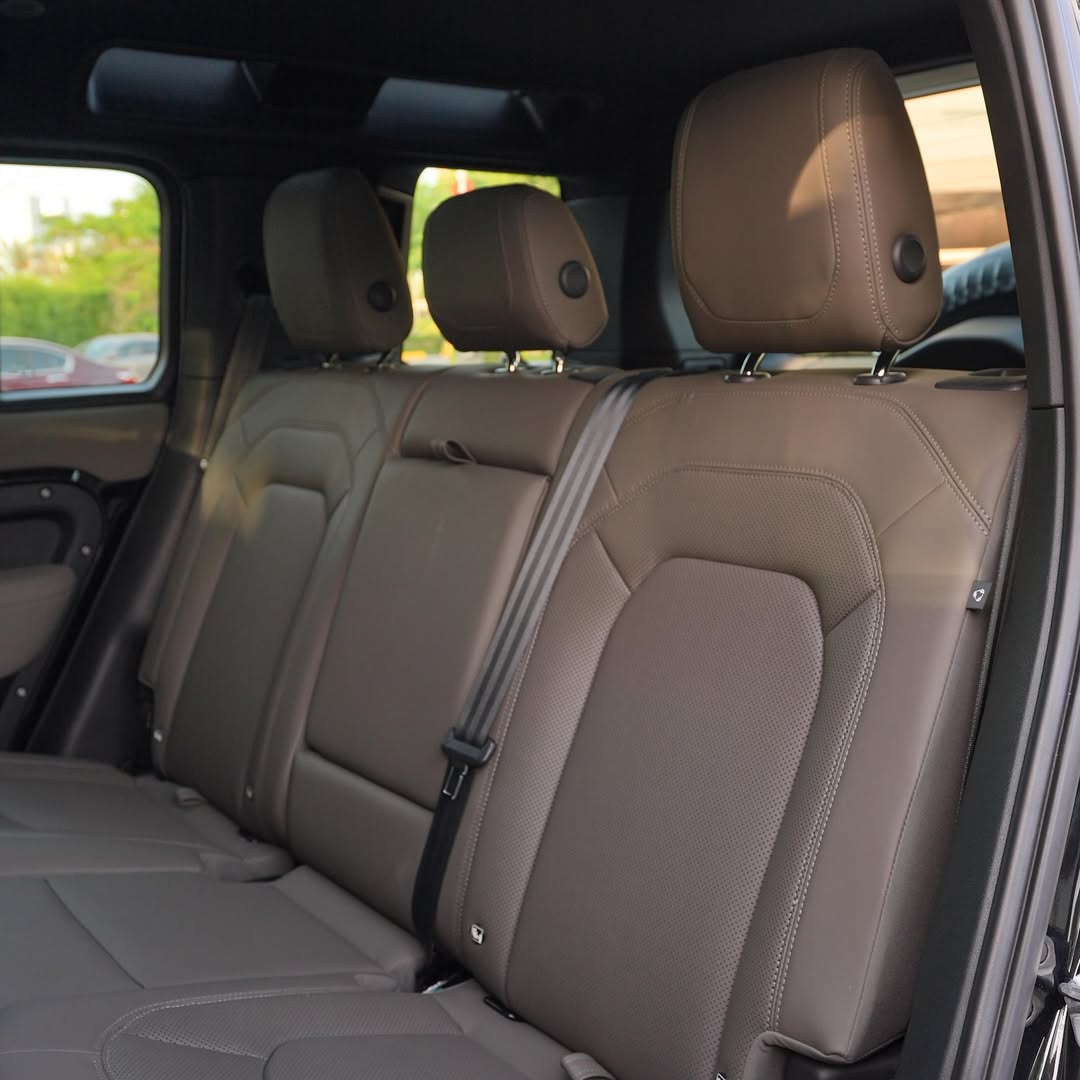 Land Rover-DEFENDER v4, X Dynamic 2023 - Image 11