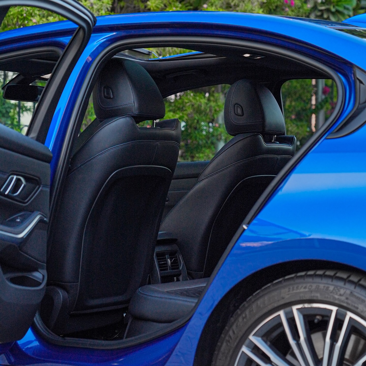 BMW 330i, 2019 - Image 14